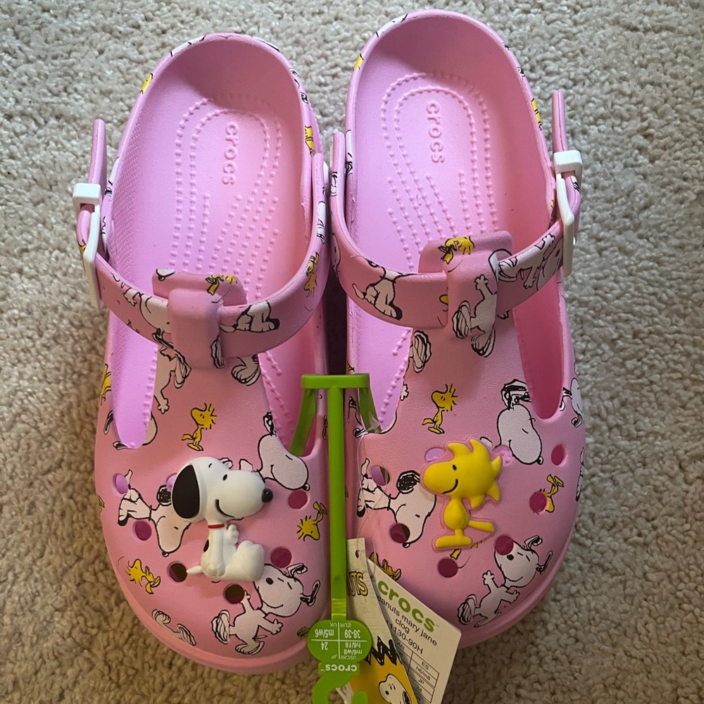 Pink Crocs

New with tags

Peanuts Snoopy 

Women’s Size 8 or Men’s size 6